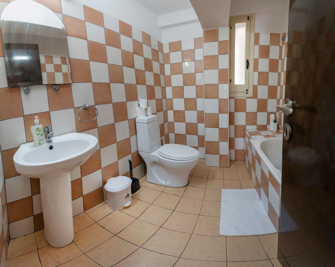 Private Room In Shared Flat Nicosie Extérieur photo
