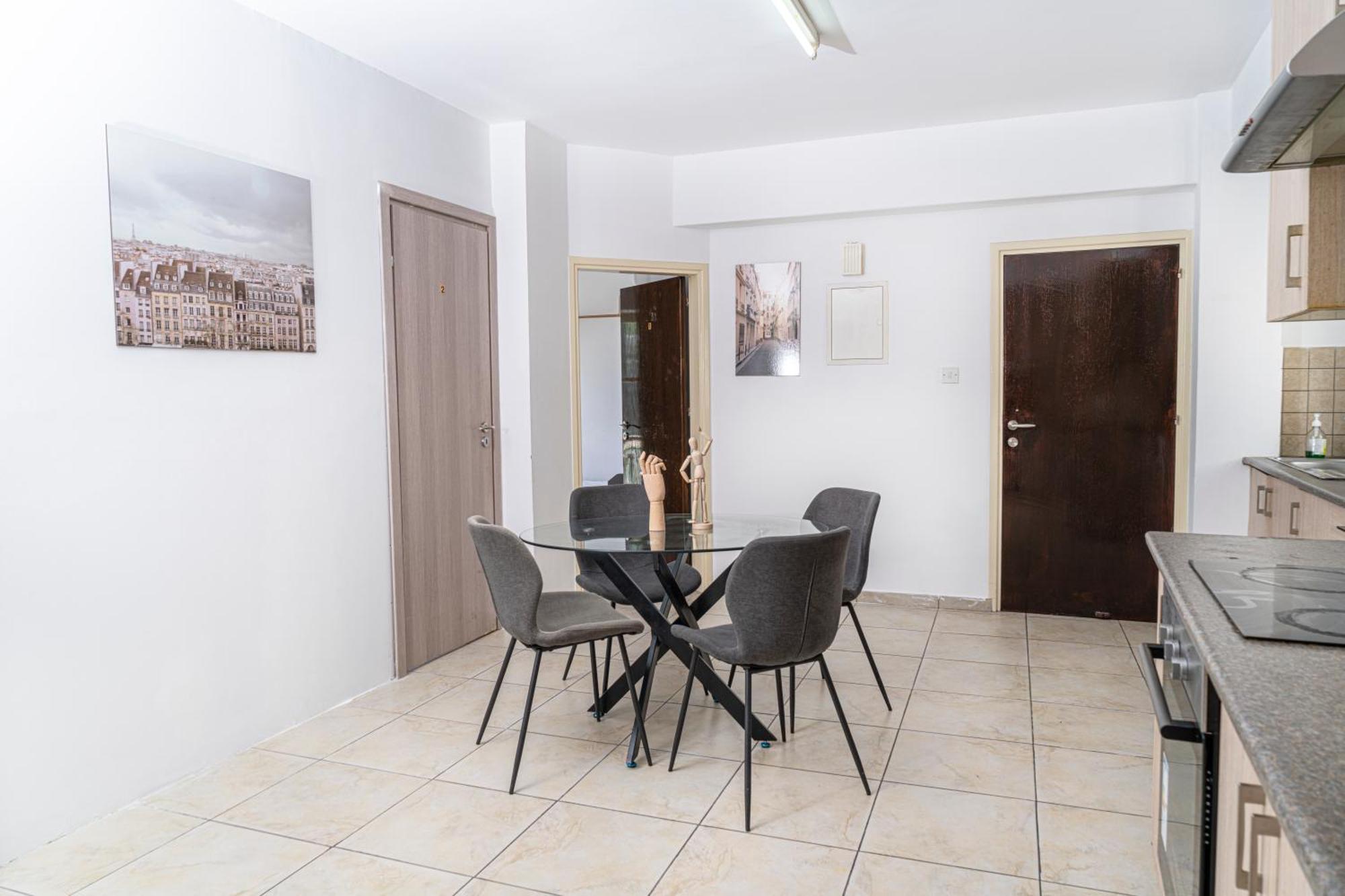 Private Room In Shared Flat Nicosie Extérieur photo